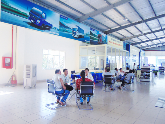 Trưng bày xe OLLIN345 (3).jpg