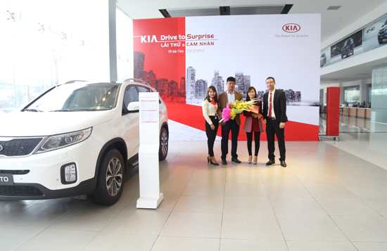 khach hang ky HD ngay sau lai thu.jpg