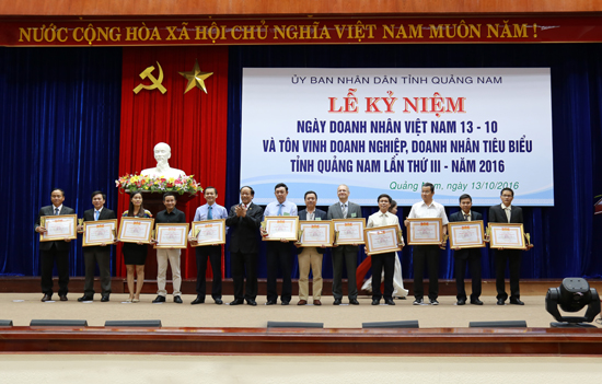 vinh danh tai va kia (3).jpg