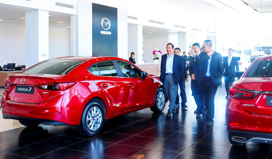 Lanh dao NB tham VN 1.jpg