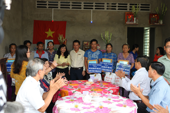 trao nha dai doan ket (1).jpg