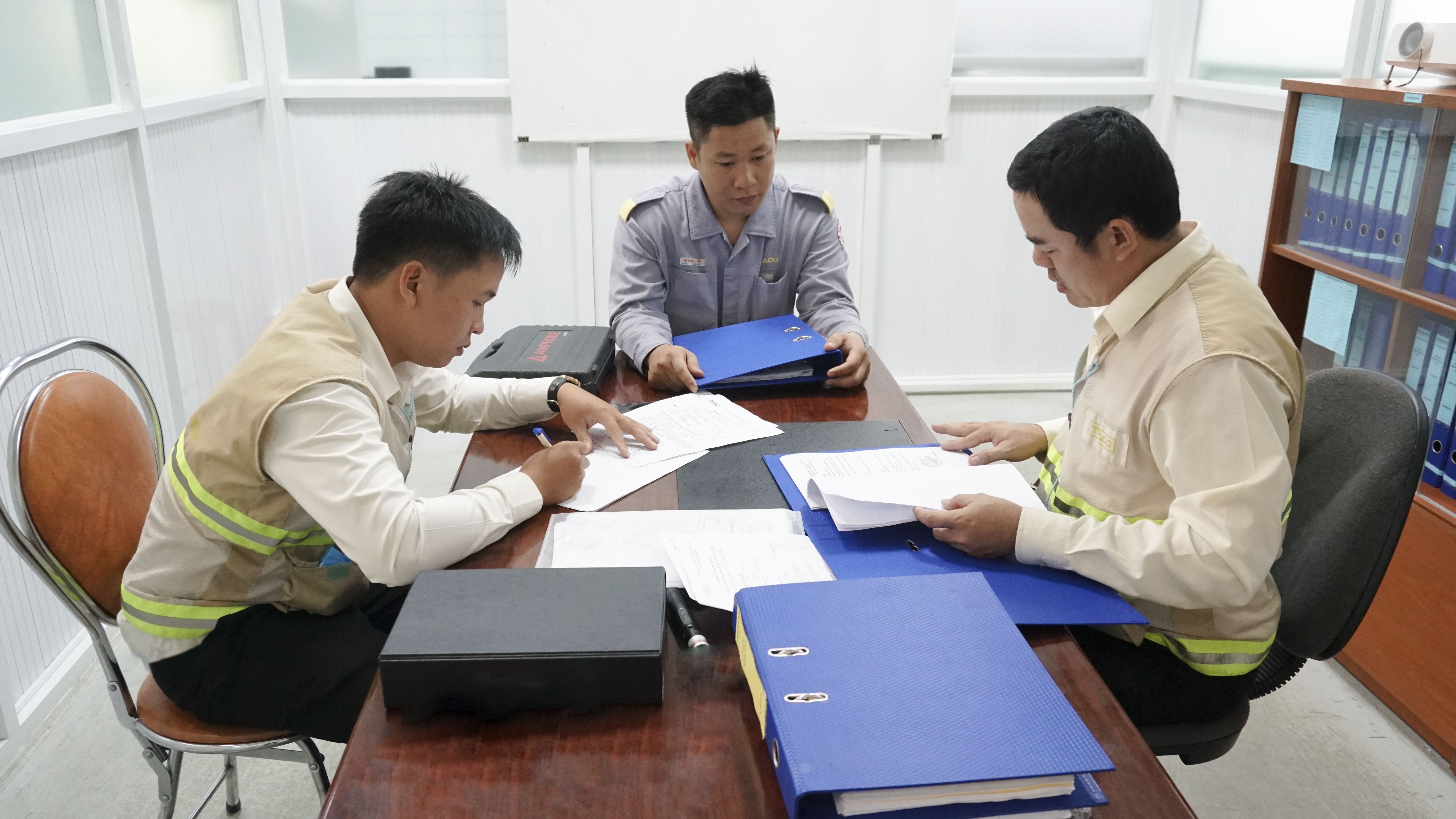 4. Kiểm tra hồ sơ pháp lý về ATVSLĐ - PCCC (1).JPG