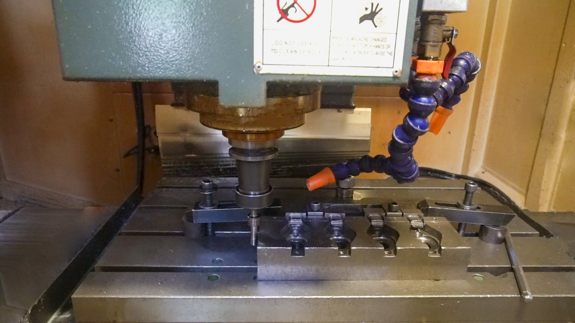 8. Cải tiến gá đặt nhanh trên máy phay CNC cho các chi tiết sản xuất hàng loạt.jpg