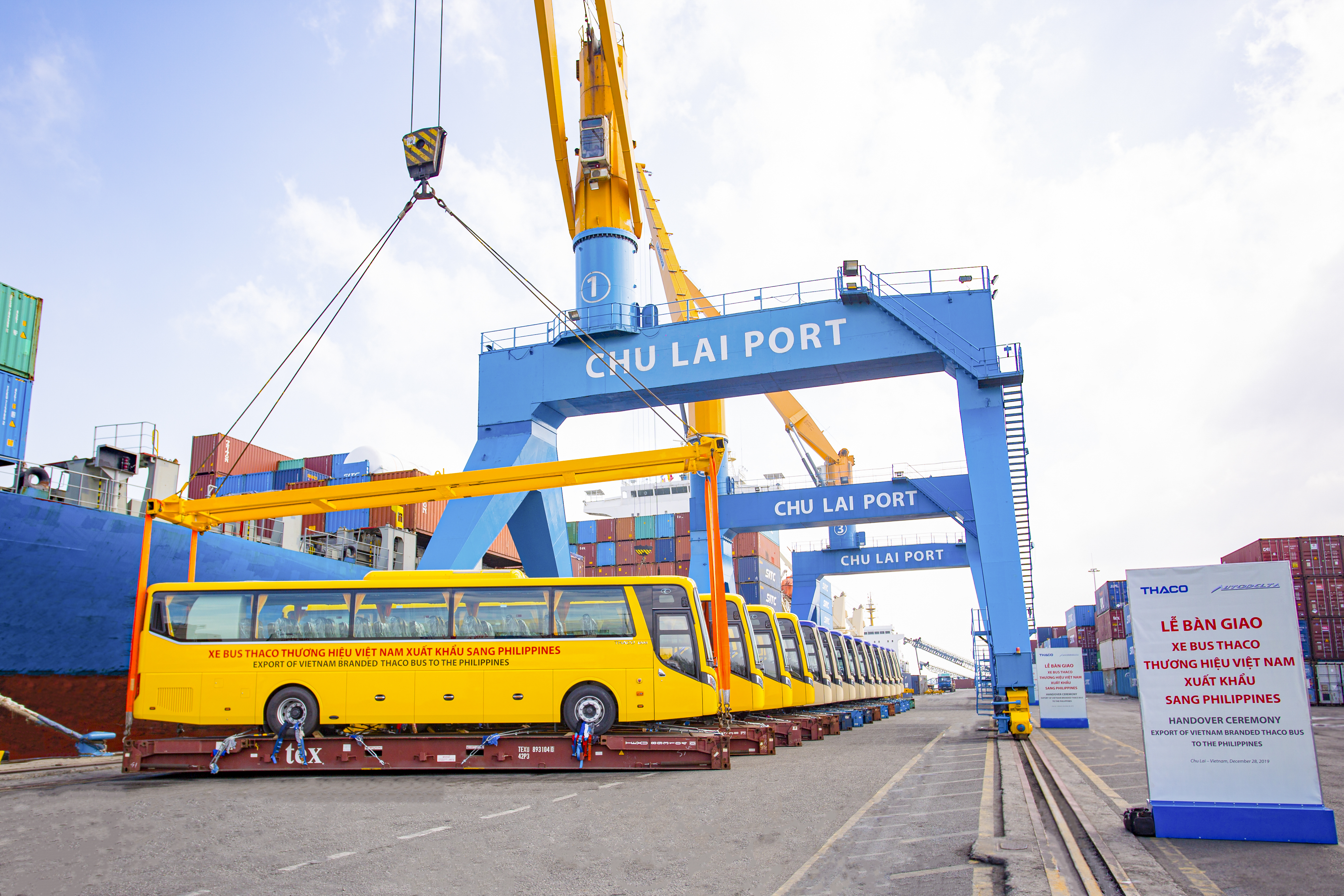 7. Xe Bus Thaco thương hiệu Việt Nam xuất khẩu sang Philipines.jpg