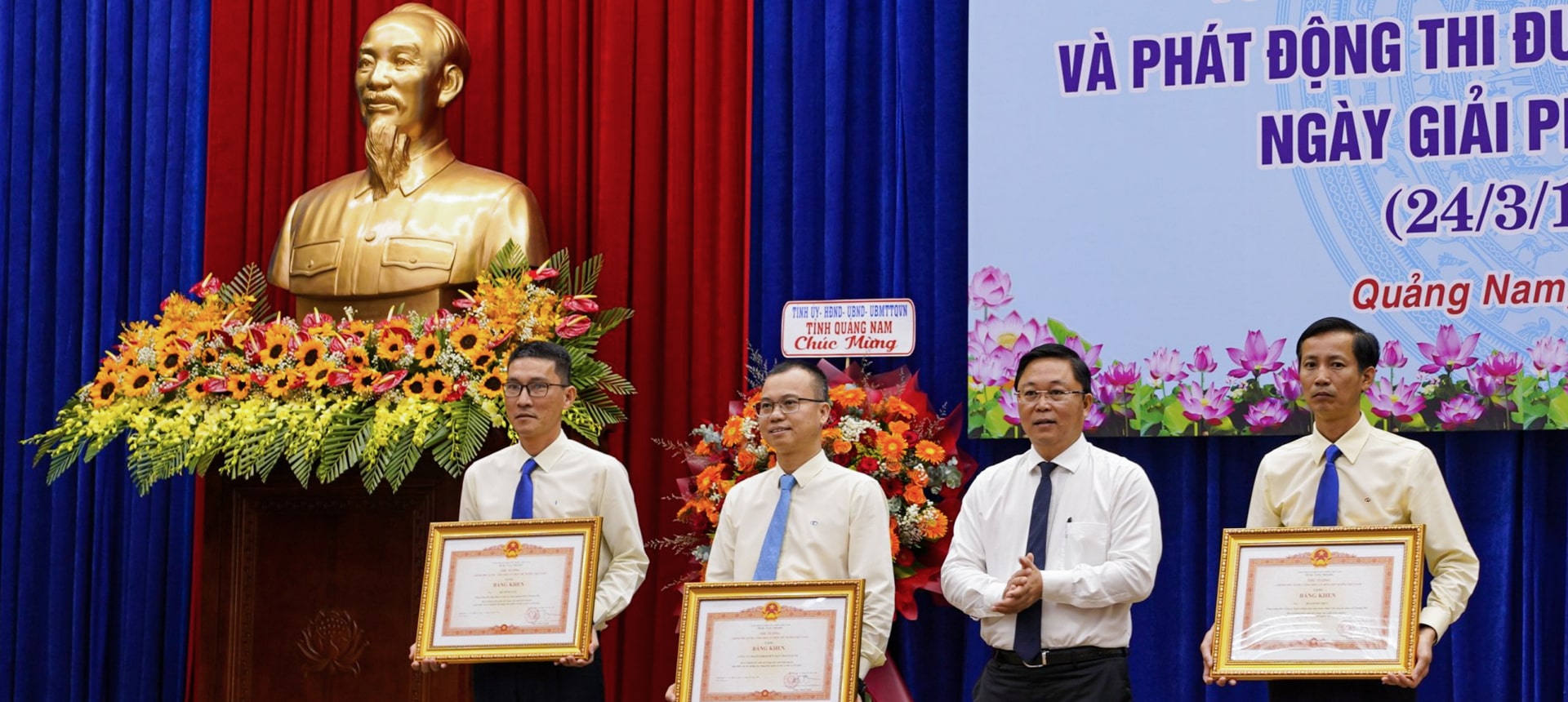 THACO teams and individuals receive Certificates of Merit from the Prime Minister